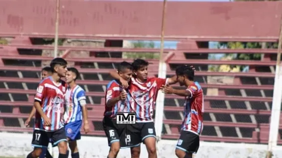 Alianza venció a Trinidad por 2 a 0 y se mantiene como único puntero