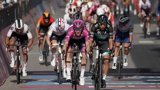 Nuevo triunfo del francés Démare, por delante de Sagan, en el Giro de Italia