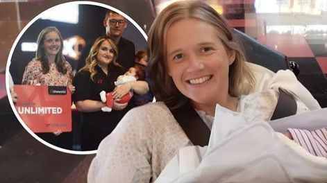 una mujer dio a luz en plena funcion de cine y su bebe tendra entradas gratis de por vida