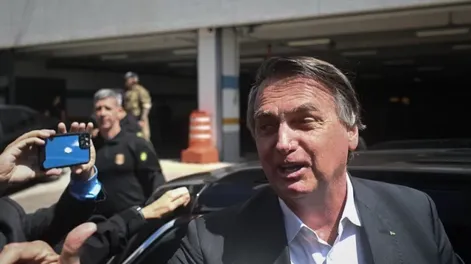 Allanaron la casa de Bolsonaro por supuestos fraudes con vacuna de covid-19