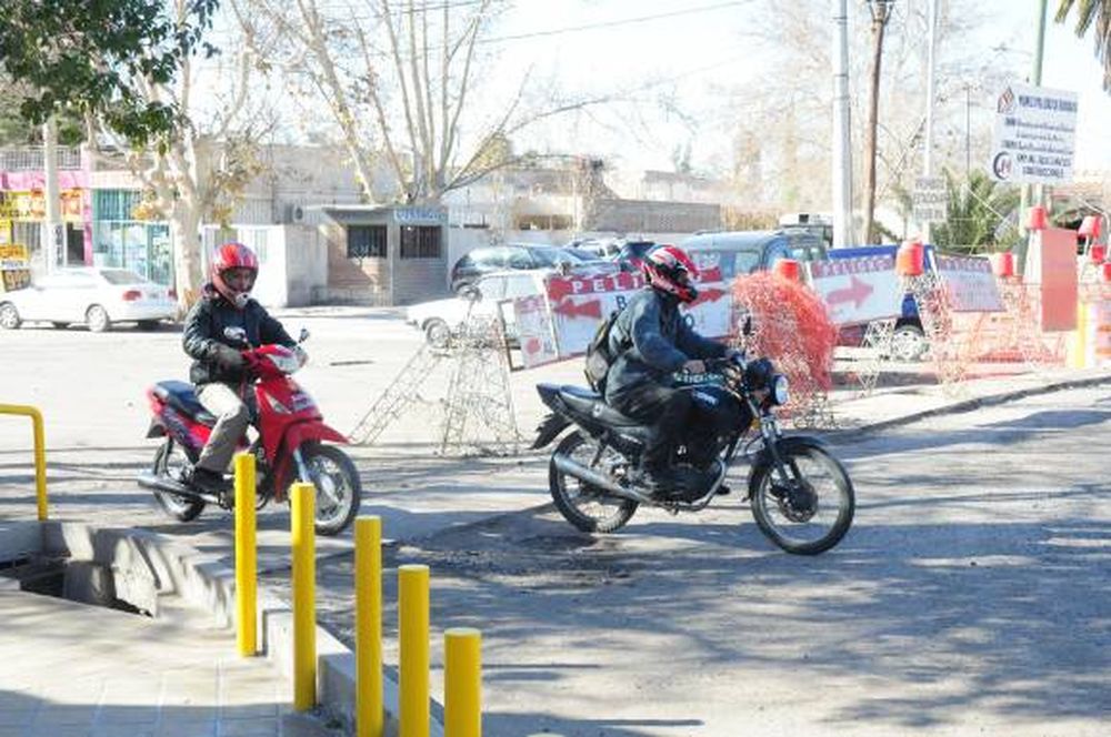 Libertador: no está habilitada pero los autos circulan igual