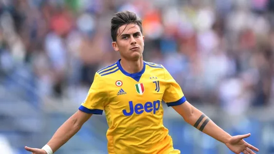 Dybala marcó tres golazos y llevó a Juventus a la cima