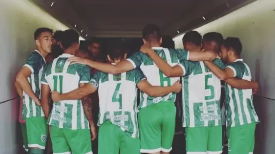 Desamparados la pasó mal frente a Sansinena: perdió 3-0 con un jugador menos