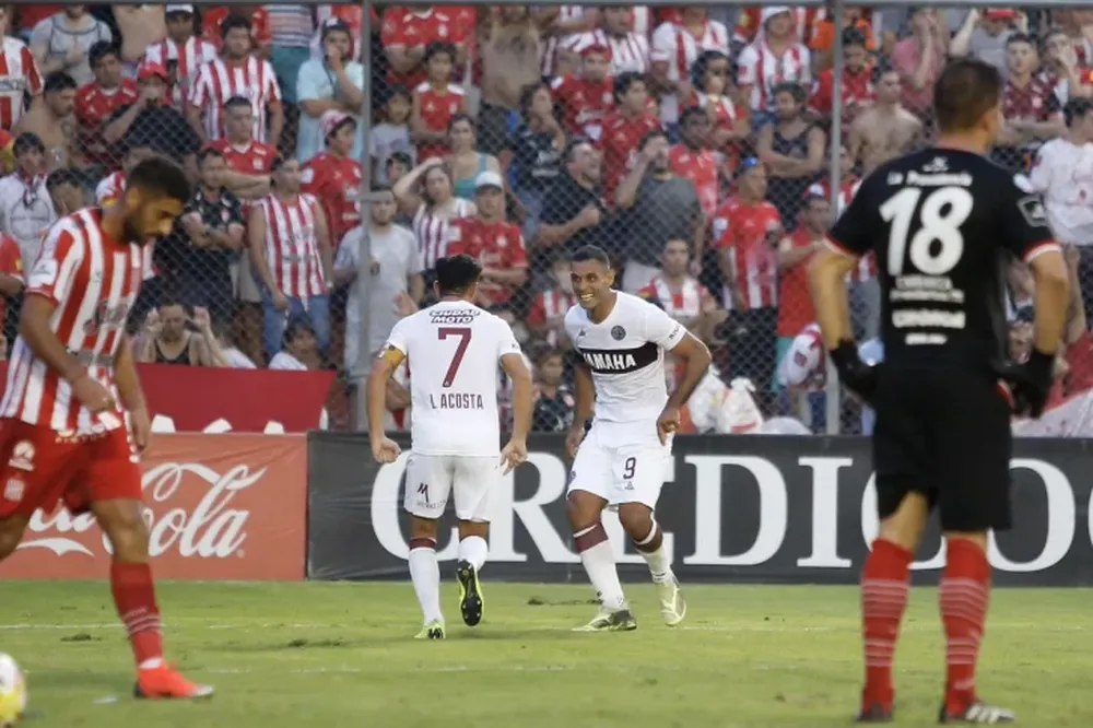 En el debut de Ricardo Caruso, San Martín (T) perdió con Lanús