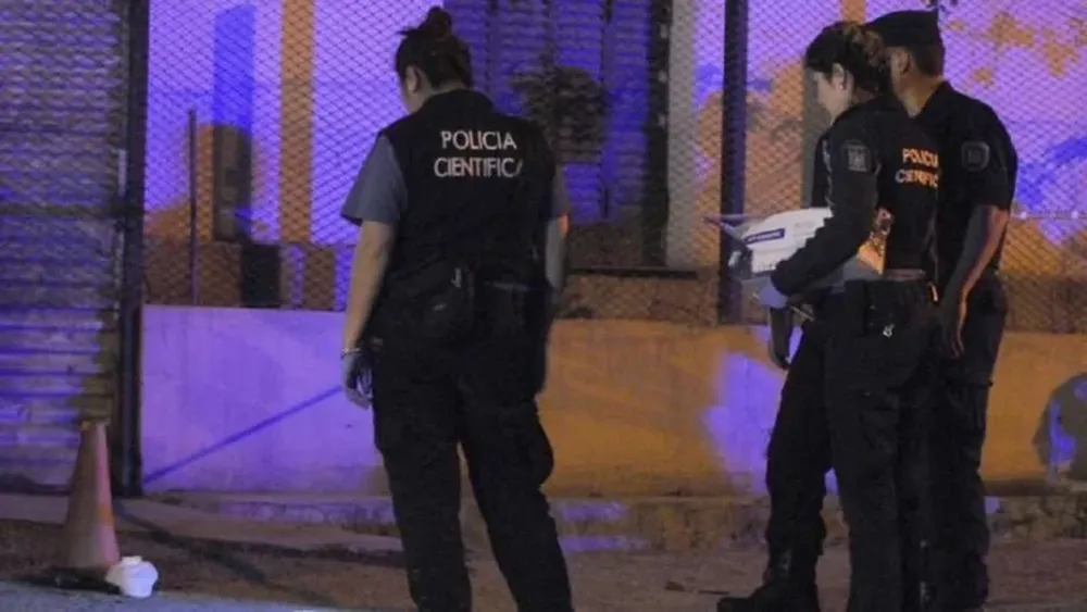Asesinaron a una joven de un disparo durante una balacera en una fiesta clandestina