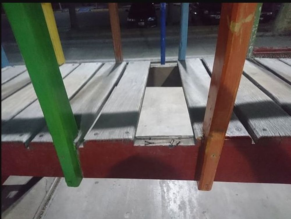 Denunció que su hija terminó en el hospital por caer de un juego roto en la plaza de Caucete