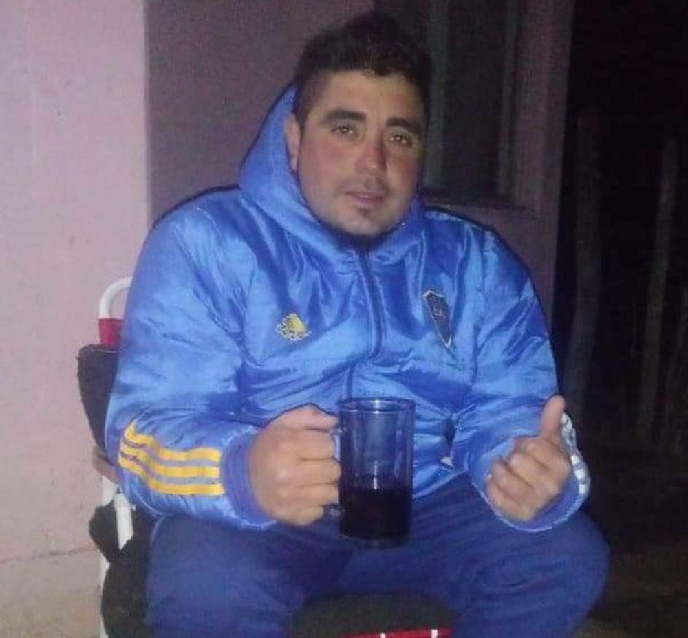 Tragedia en Jáchal: un motociclista se llevó por delante un árbol caído y no sobrevivió