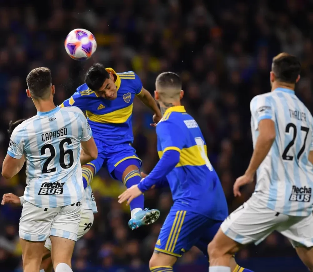 Boca sigue en pelea por su remontada frente al puntero