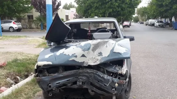 Terminó con la cadera quebrada después de estrellarse contra un poste