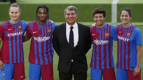 Barcelona presentó una nueva y exótica camiseta que rompe con el molde tradicional