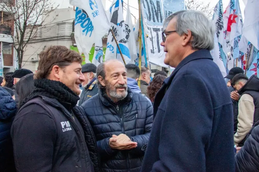 Militantes peronistas rodean el PJ en apoyo a CFK
