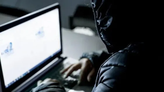 Abuelastro incitaba a tener relaciones a una menor de 15 años vía WhatsApp