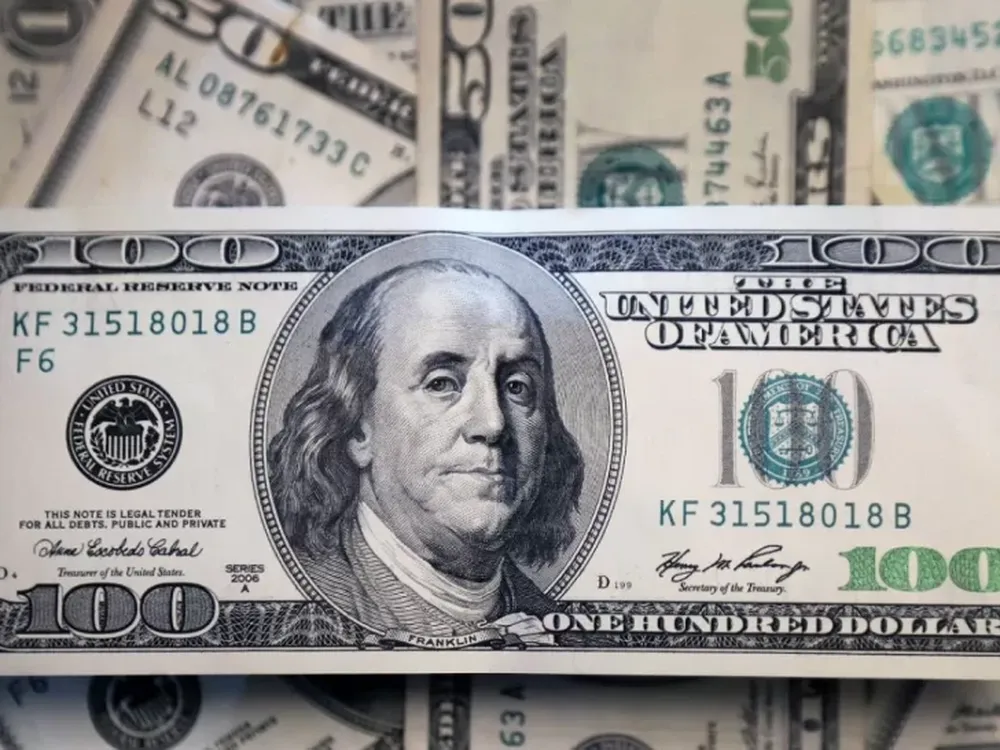 El dólar blue se tomó un respiro al descender un peso: se negoció en $519