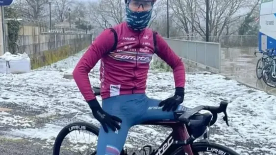 Nicolás Tivani corre una clásica