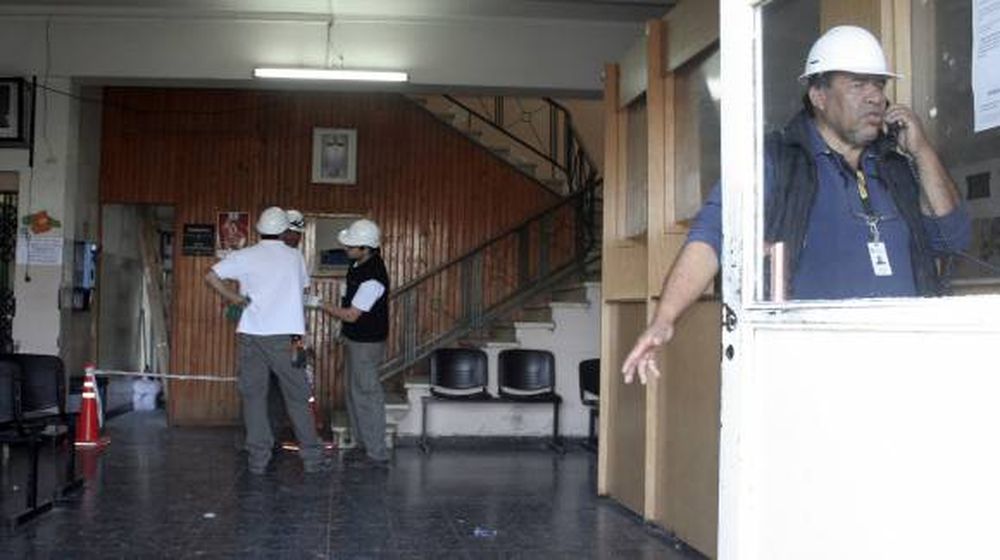 Cruces por el edificio  del Hospital de Niños