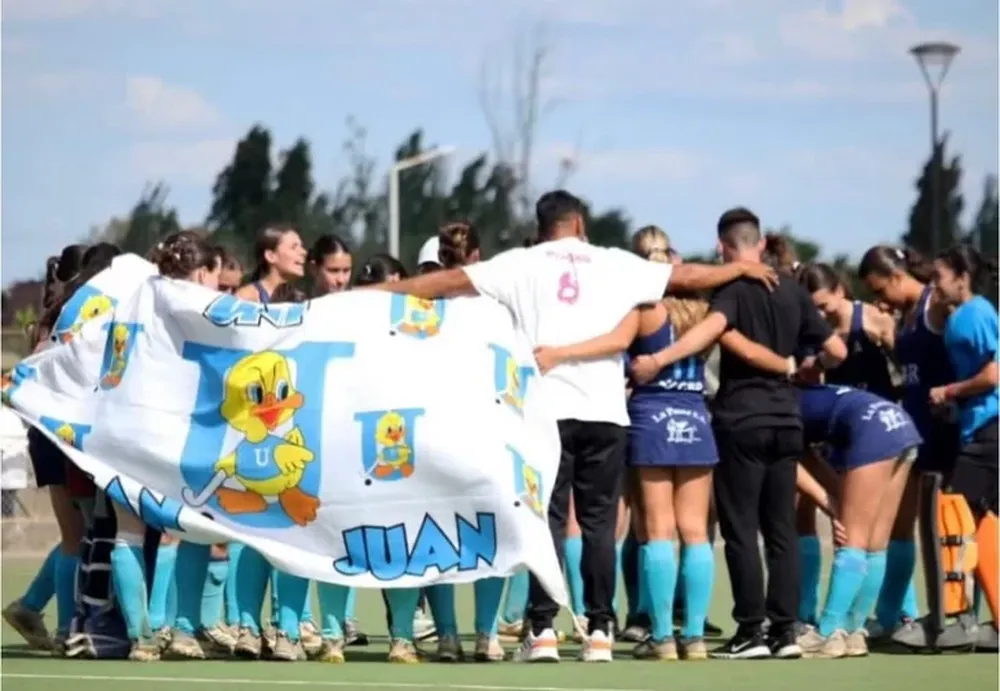Festejo. Las Patitas de la U fueron las mejores del Argentino Sub 19 en Neuquén.