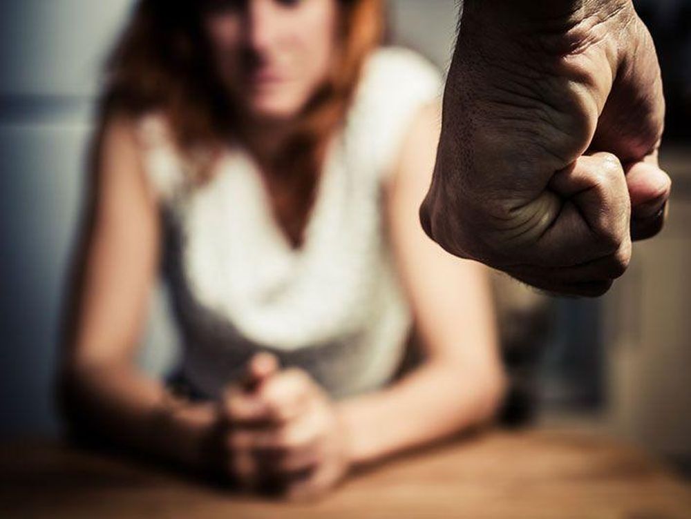 El llamado de la hija al 911 salvó a la madre del feroz ataque de golpes del padre