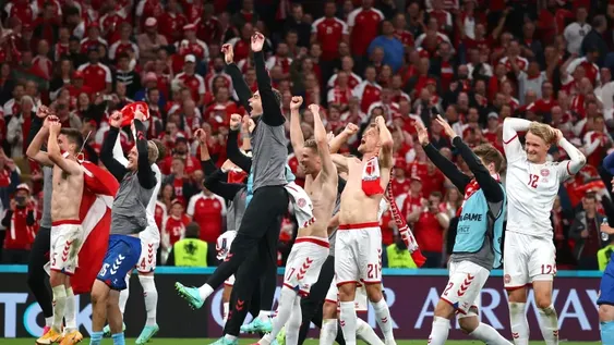 El mejor regalo de Dinamarca para Eriksen: golear y clasificar a octavos