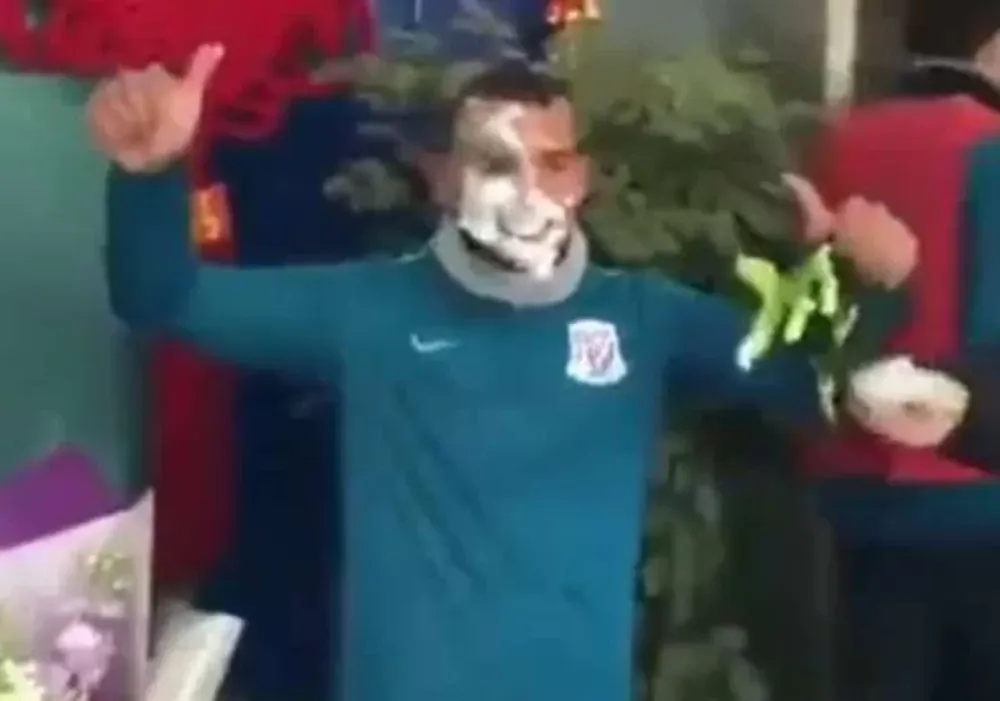 El primer cumpeaños de Carlitos Tevez en Asia