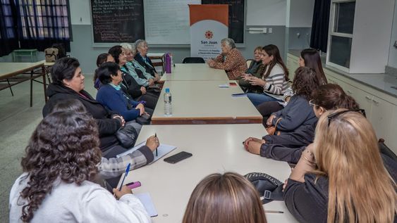 &nbsp;Mente Activa, Corazón Contento, del Ministerio de Familia, no sólo se centra en la salud mental, sino también en el bienestar físico y la estimulación cognitiva.