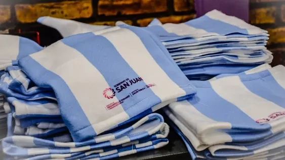 Para alentar a la Selección, entregarán 10 mil cuelleras de los talleres comunitarios