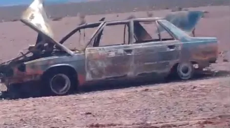 Una mujer en grave estado luego de quedar atrapada en un auto en llamas