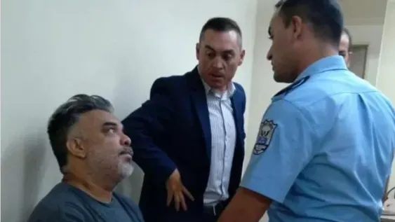 El locutor acusado de abusar de dos nenas sigue bajo investigación, pero ahora libre
