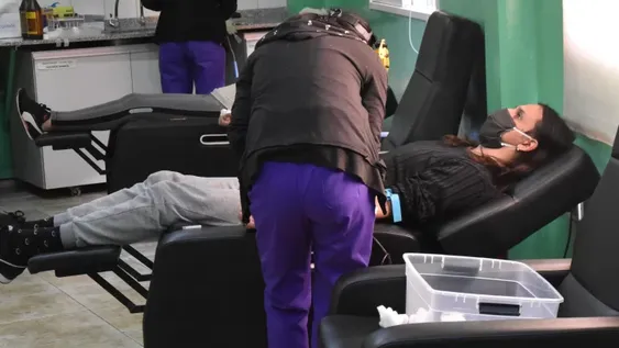 Advierten por erróneos mensajes virales sobre la donación de sangre y plaquetas en San Juan