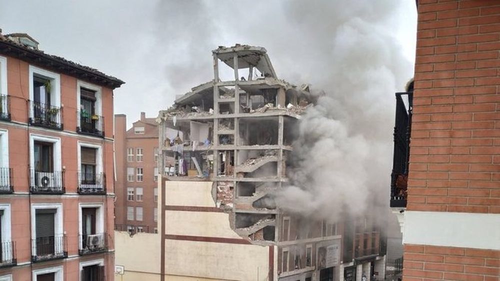 Una fuerte explosión destrozó un edificio en  Madrid y dejó al menos 3 muertos