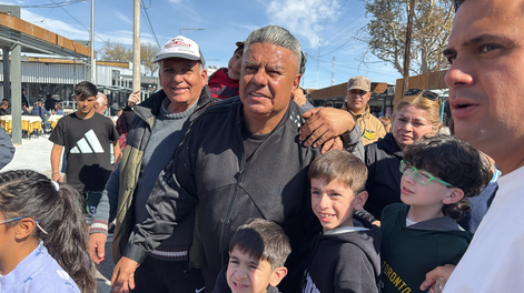 Chiqui Tapia en el Santuario Difunta Correa.