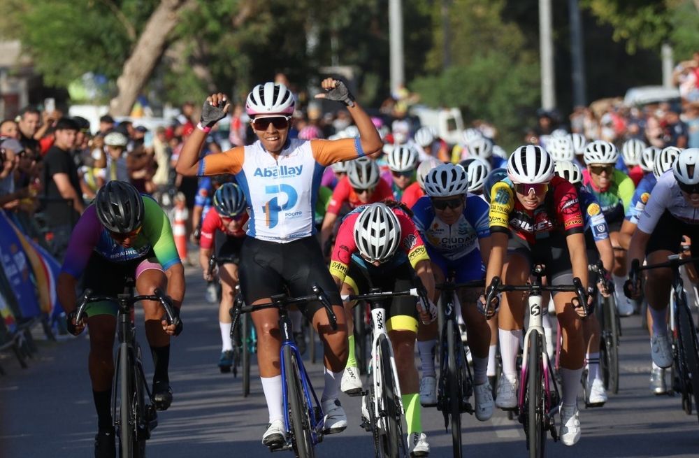 Maribel Aguirre se quedó con la primera etapa de la Vuelta a San Juan Damas 2026 y lidera la clasificación general. &nbsp;