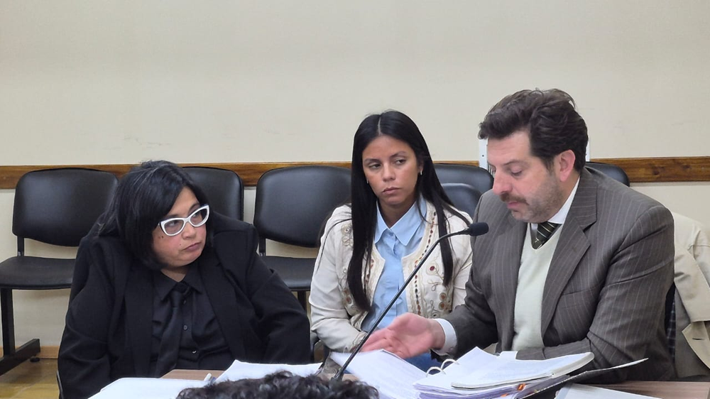 Colaboradora Carolina Calder&oacute;n, ayudante fiscal Natalia Villavicencio y fiscal Mariano Ju&aacute;rez, UFI ANIVI.