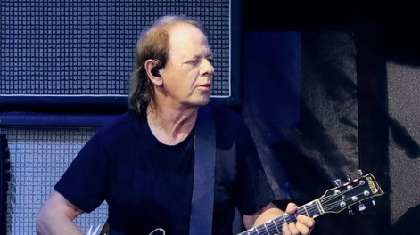Stevie Young, músico de AC/DC, ocupa desde 2014 el puesto de guitarristarítmico.