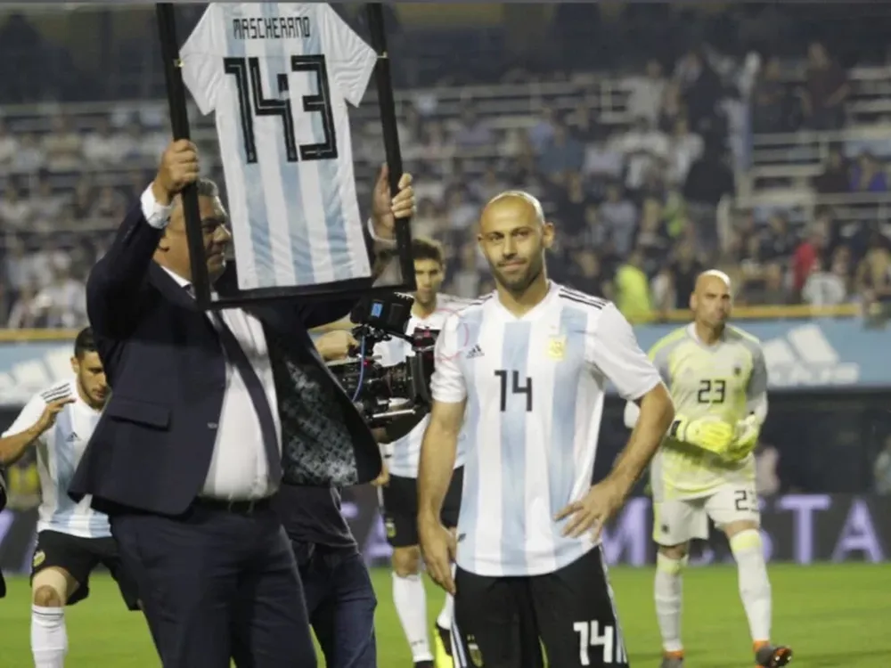 Mascherano, homenajeado por el récord de presencias