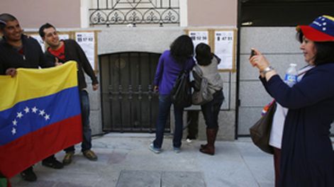 Sin Chávez en las boletas, Venezuela elige presidente