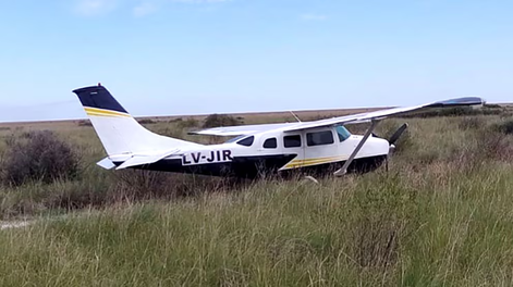 misterio en santiago del estero: hallaron una avioneta abandonada y creen que los pilotos fueron rescatados en helicoptero