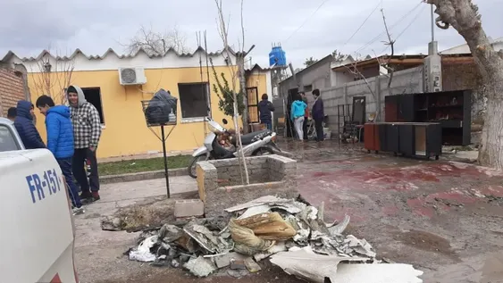 Le echaron querosene a una estufa a leña: perdieron la cocina y comedor en el incendio