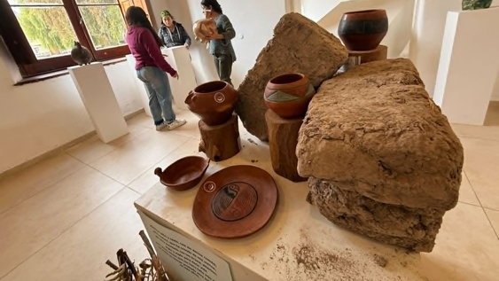 Montaje. La Agrupación de Ceramistas Tierra Nuestra exhibirá medio centenar de vasijas, con diferentes estéticas.&nbsp; 