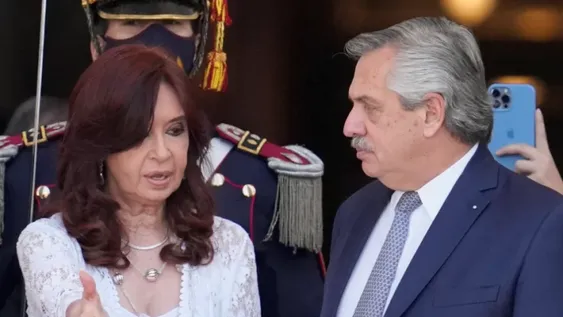 Fernández y Cristina Kirchner se reunieron en Olivos para acordar la suba del dólar tarjeta