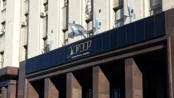 Todas las medidas dispuestas por la AFIP sobre el dólar tarjeta
