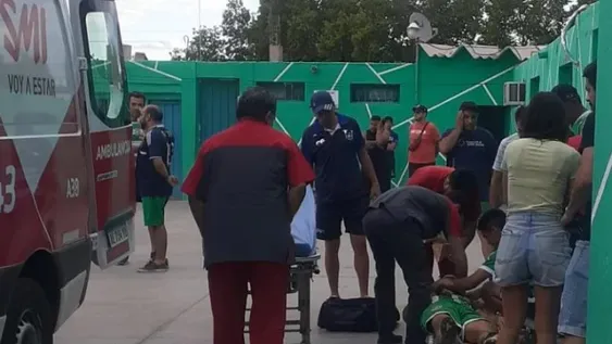 Hospitalizaron a Lucas Ceballos luego de desmayarse en el partido Sportivo-Unión