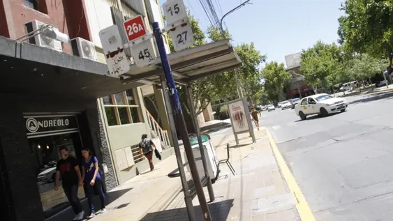 Los trabajadores que pueden circular y usar transporte público durante el aislamiento