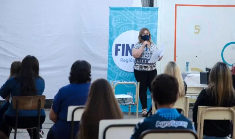 FinEs: reanudan actividad educativa 16 grupos que egresan este año