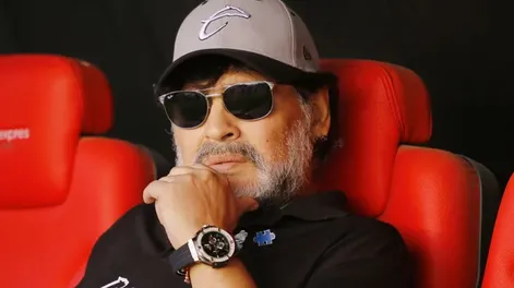 Maradona enfureció a las redes tras su reacción hacia niños que pedían autógrafos