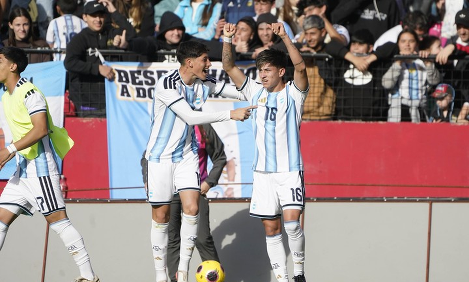 Argentina festejó sobre el final del partido.