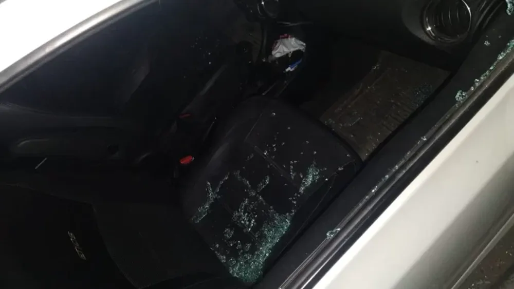 Estacionaba, un motochorro le robó el celular y transfirió $150.000 destinados a un tratamiento