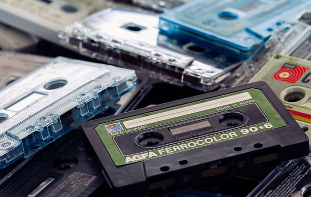 Moda que se recicla: compran viejos cassettes por hasta $900.000
