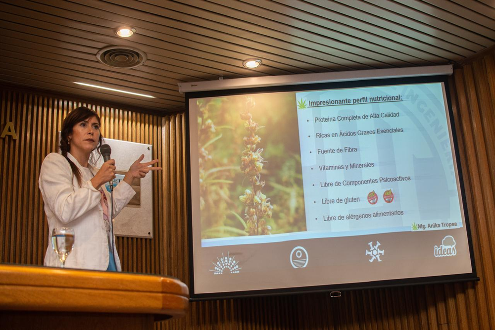 Licenciada Anika Tropea  en un Congreso de Ingeniería donde se debatió sobre el cáñamo alimentario