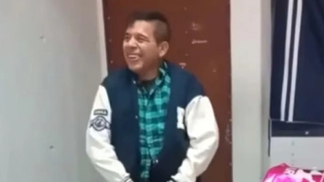 Alumnos le hicieron un regalo a su profesor y él se emocionó: “Nunca tuve una”