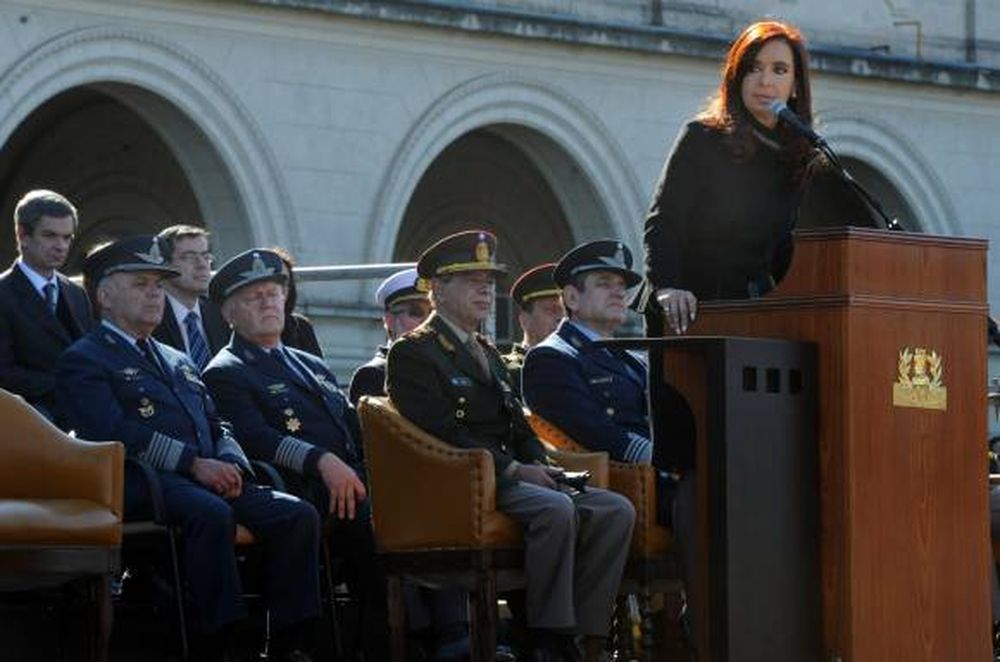 CFK da inicio a ‘nueva etapa para las FFAA’